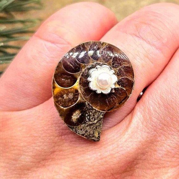 Beautiful Nature Conch Silver Flower Open Wrapped Ring - Picture 5 of 10